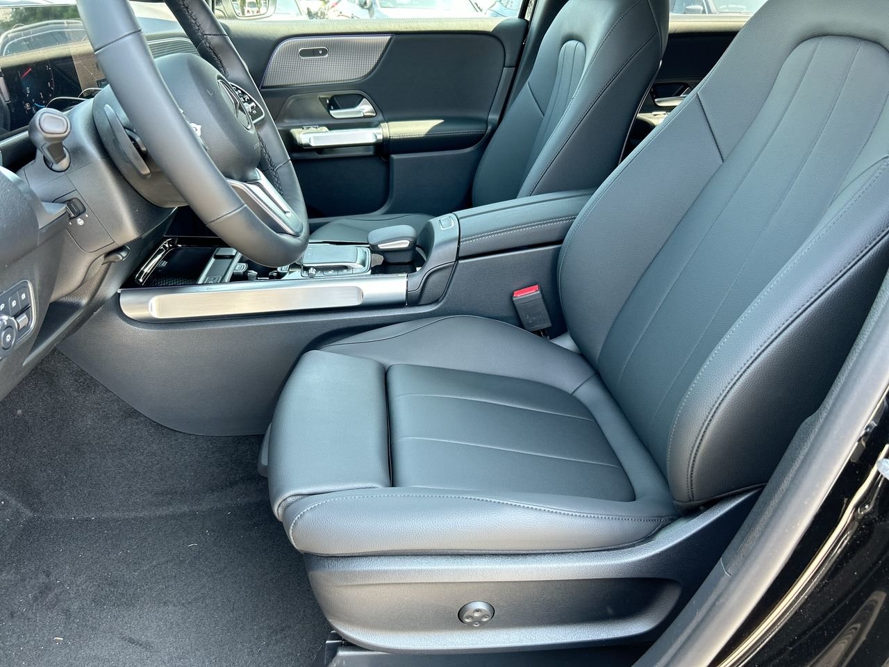 New 2023 Night Black Mercedes-Benz 250 4MATIC image 20