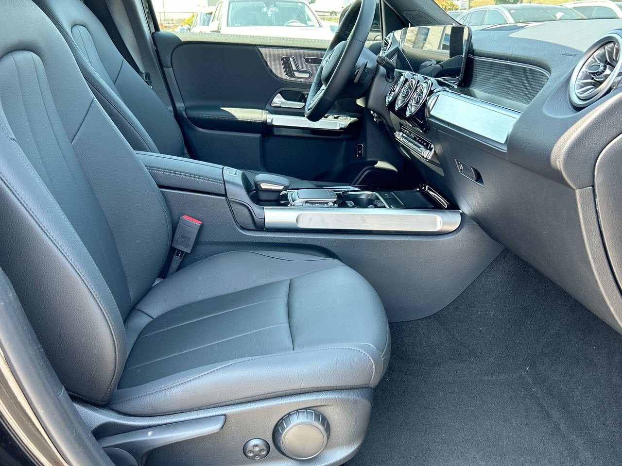 New 2023 Night Black Mercedes-Benz 250 4MATIC image 33
