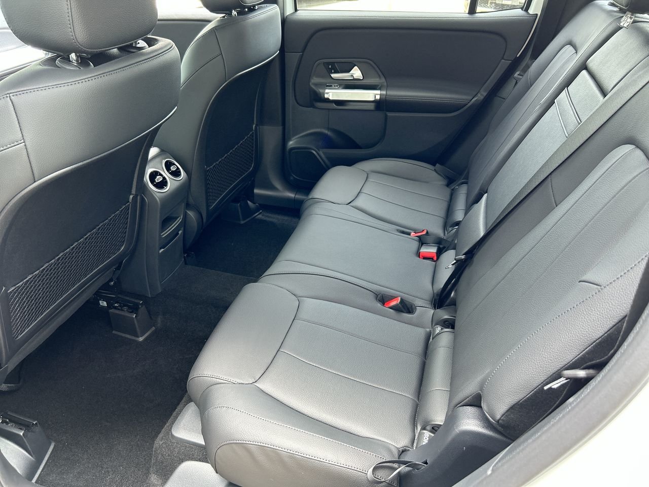 New 2023 Polar White Mercedes-Benz 250 4MATIC image 30