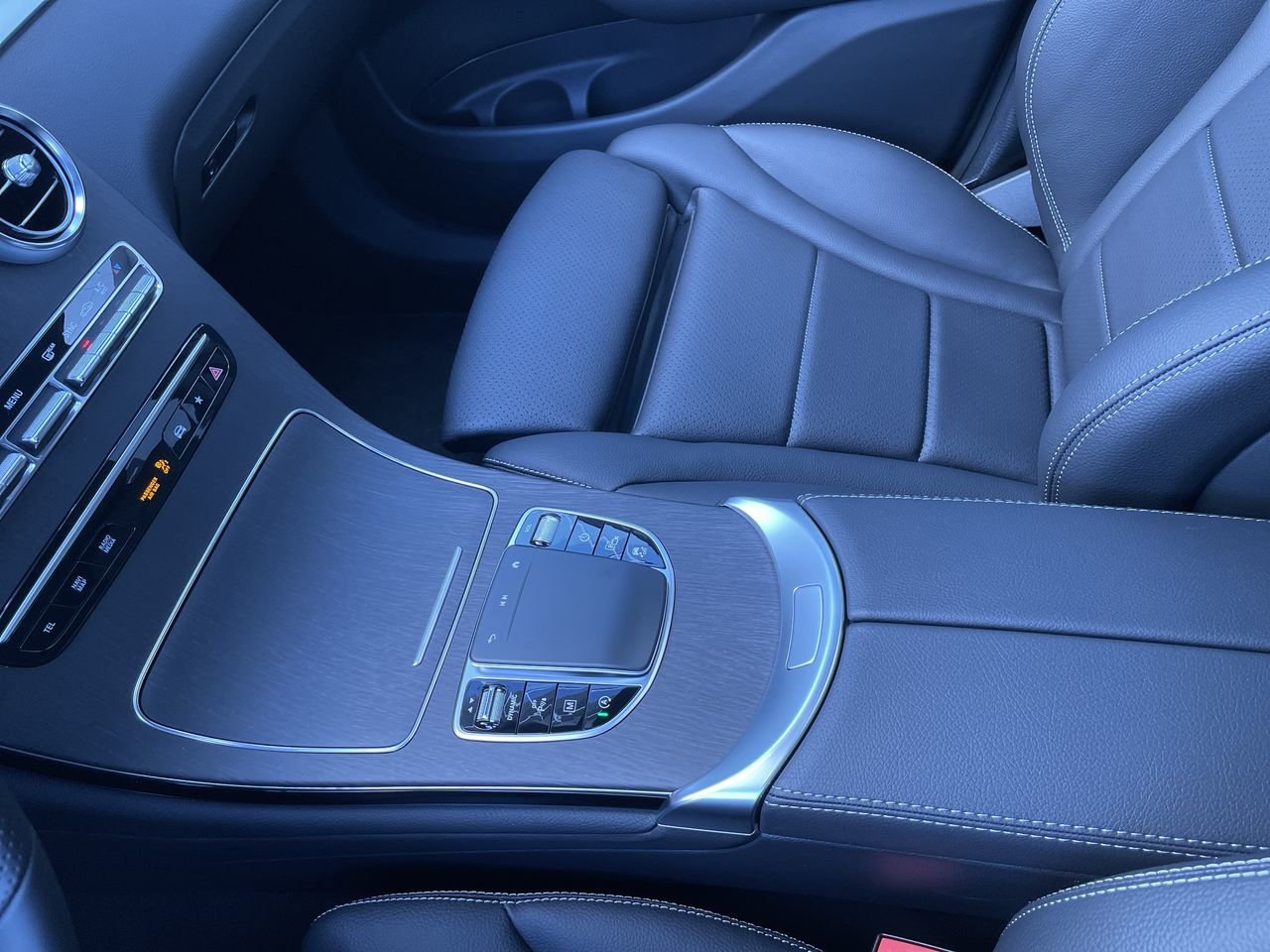 New 2023 Obsidian Black Mercedes-Benz 300 4MATIC image 30