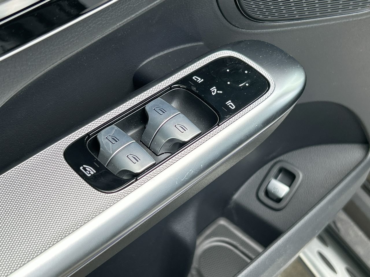 New 2023 Obsidian Black Mercedes-Benz 300 4MATIC image 22