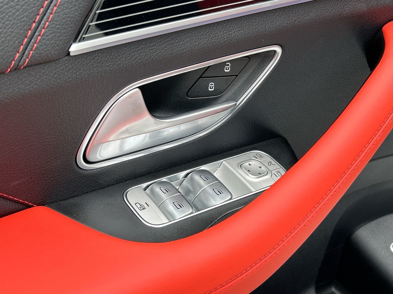 New 2024 MANUFAKTUR Diamond White Metallic Mercedes-Benz GLE 53 C4MATIC+ image 22