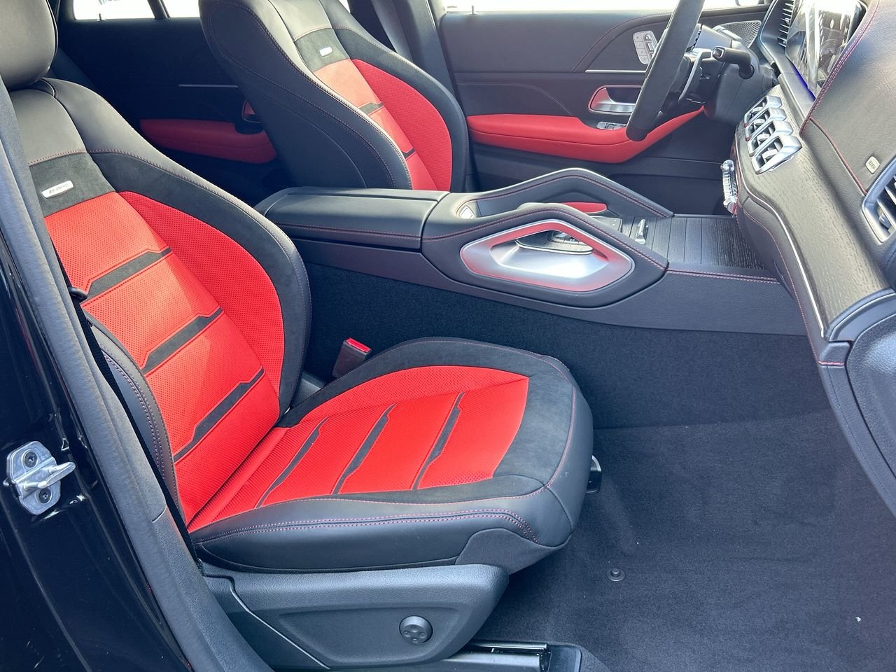 New 2024 Obsidian Black Metallic Mercedes-Benz GLE 53 C4MATIC+ image 33