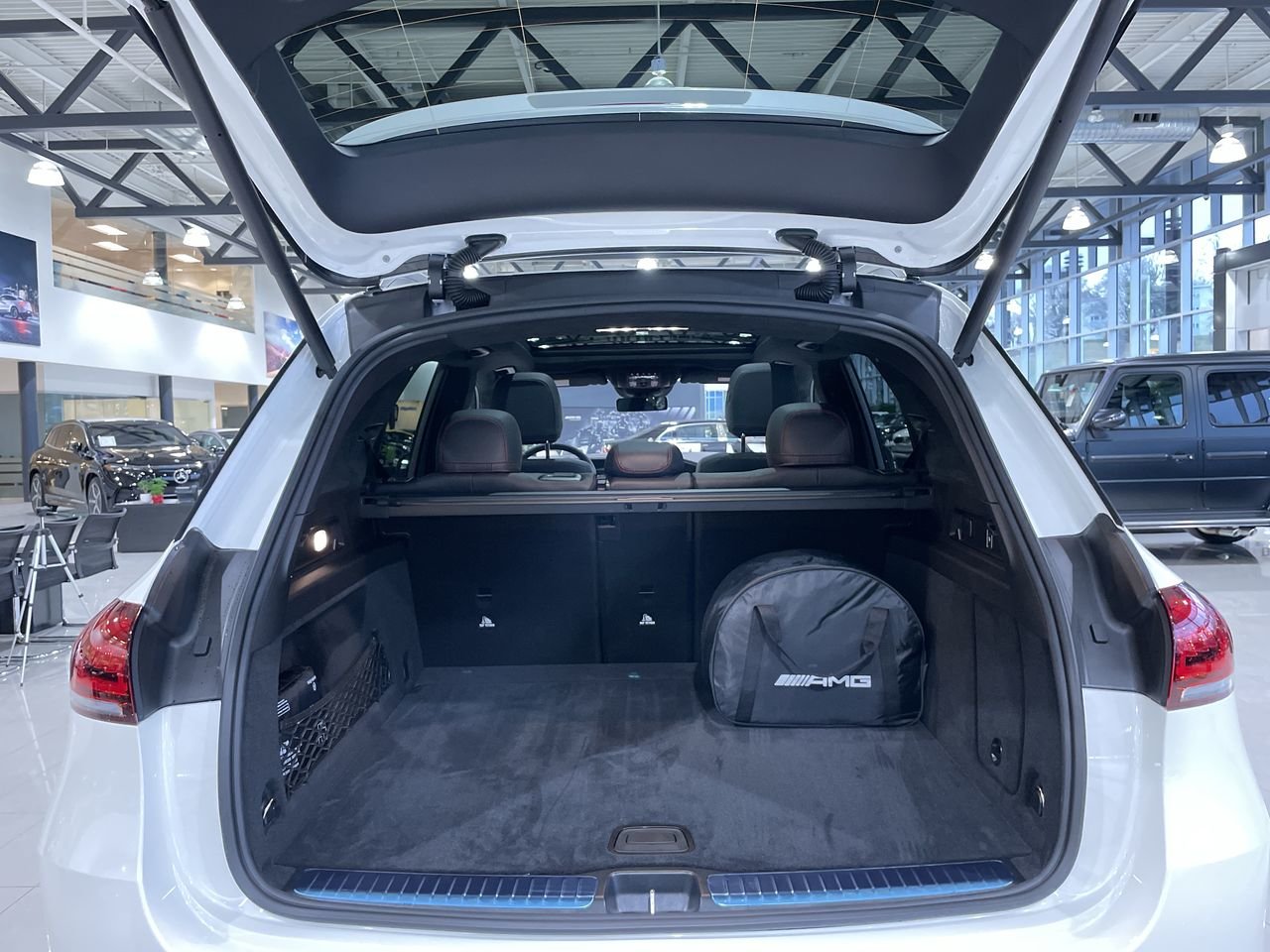 New 2023 MANUFAKTUR Diamond White Metallic Mercedes-Benz AMG 63 4MATIC image 33