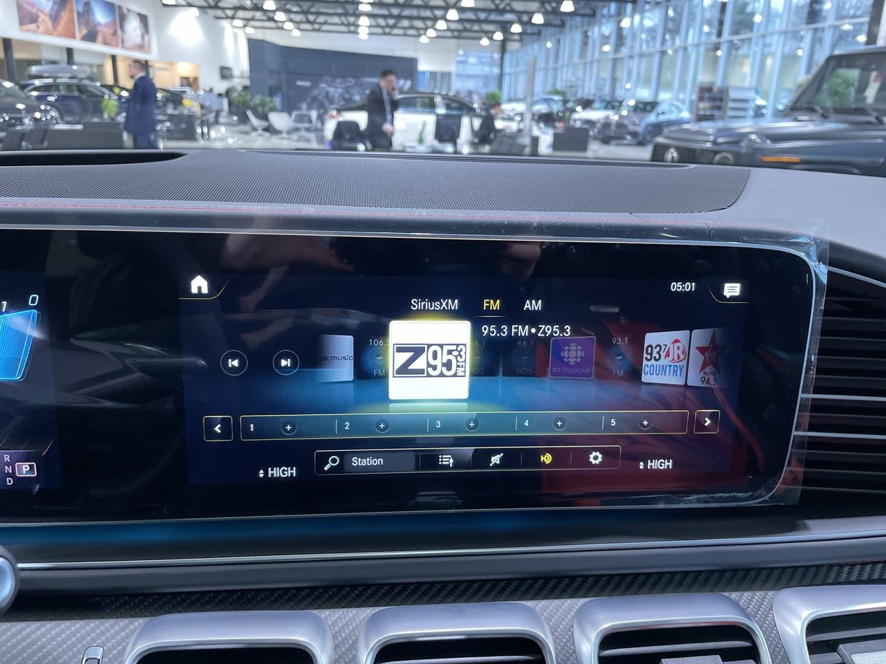 New 2023 MANUFAKTUR Diamond White Metallic Mercedes-Benz AMG 63 4MATIC image 25