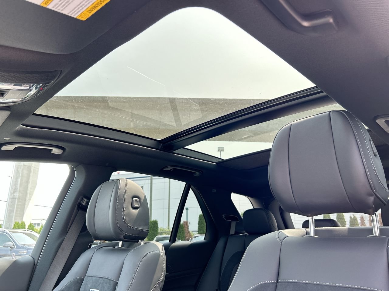 New 2023 MANUFAKTUR Diamond White Metallic Mercedes-Benz AMG 63 4MATIC image 30