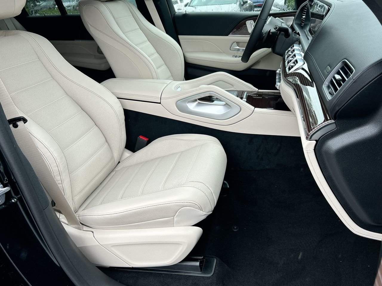 New 2023 Emerald Green Metallic Mercedes-Benz 450 4MATIC image 34