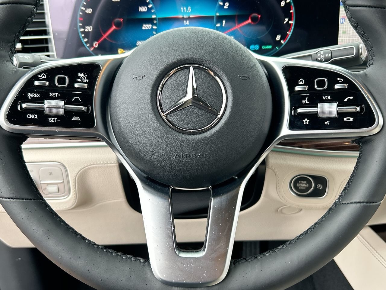 New 2023 Emerald Green Metallic Mercedes-Benz 450 4MATIC image 23