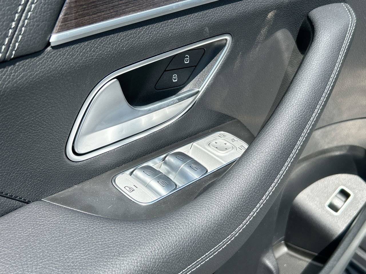 New 2023 Polar White Mercedes-Benz 450 4MATIC image 22