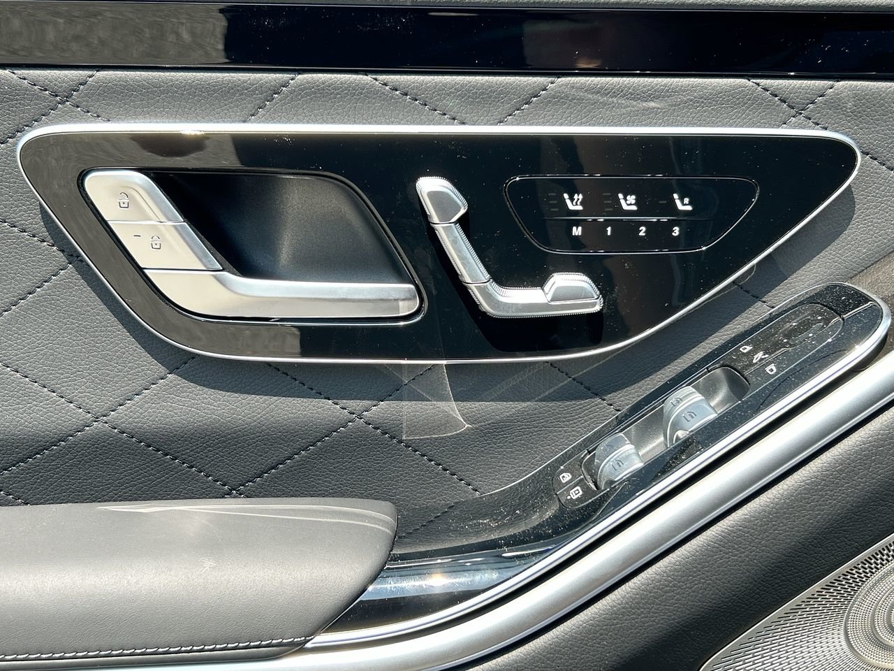 New 2023 Obsidian Black Mercedes-Benz S 580 4MATIC image 23