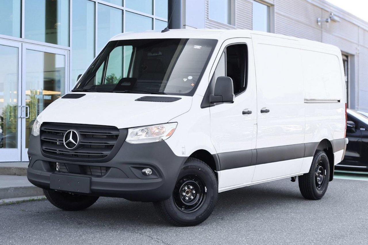 Mercedes-Benz Sprinter Cargo Van 144 Wheelbase Standard Roof RWD 2025