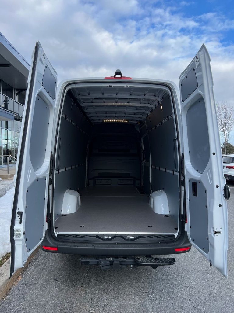 Used 2024 MercedesBenz Sprinter Cargo with 90 km for sale at Otogo