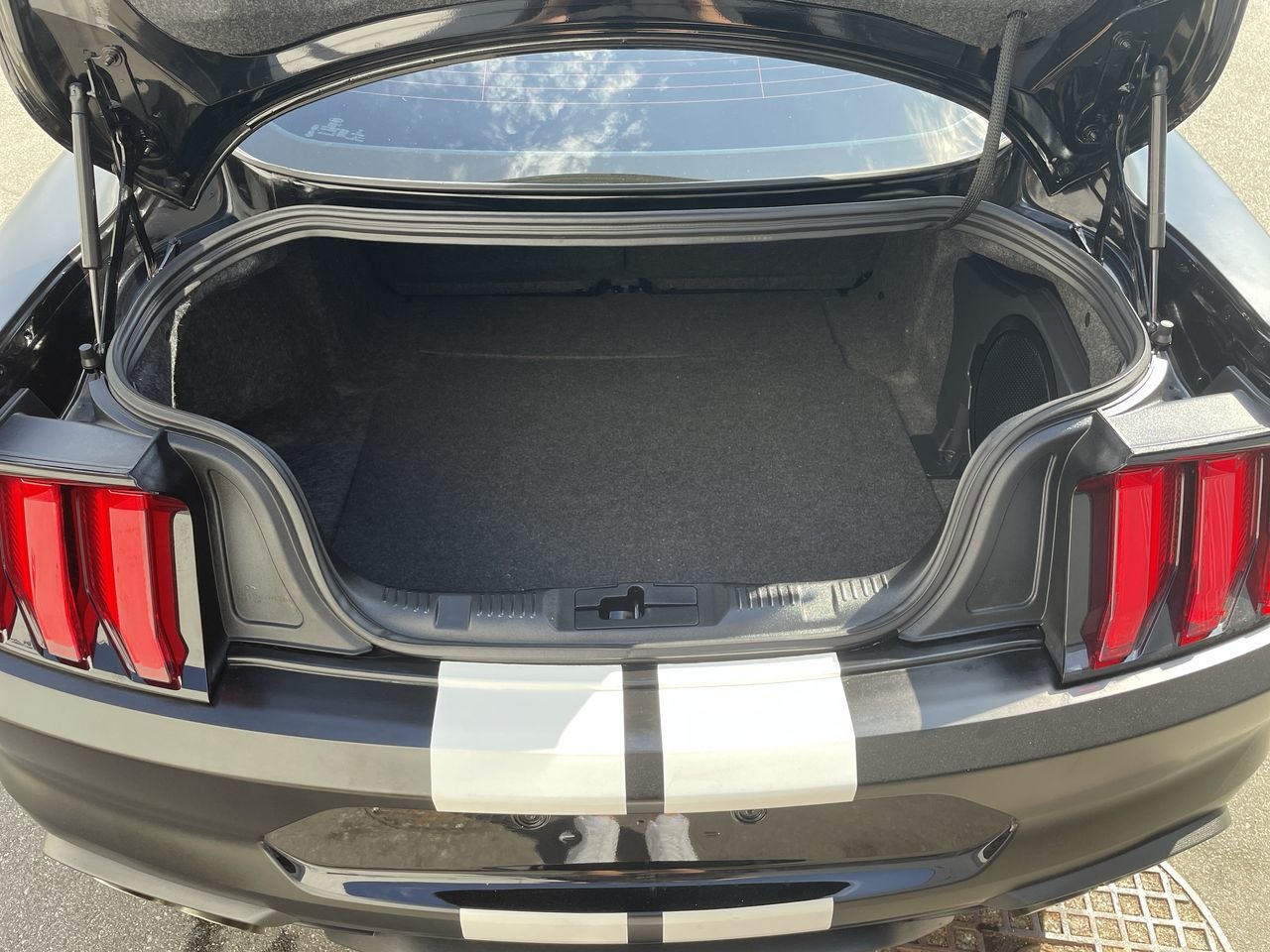 Used 2021 Black Ford GT500 image 31