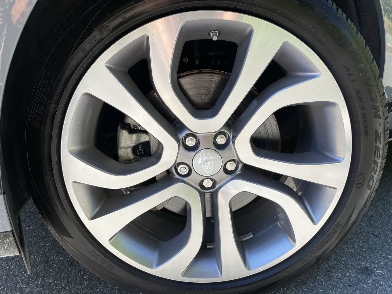 Used 2020 Grey Land Rover P250 First Edition (2) image 18