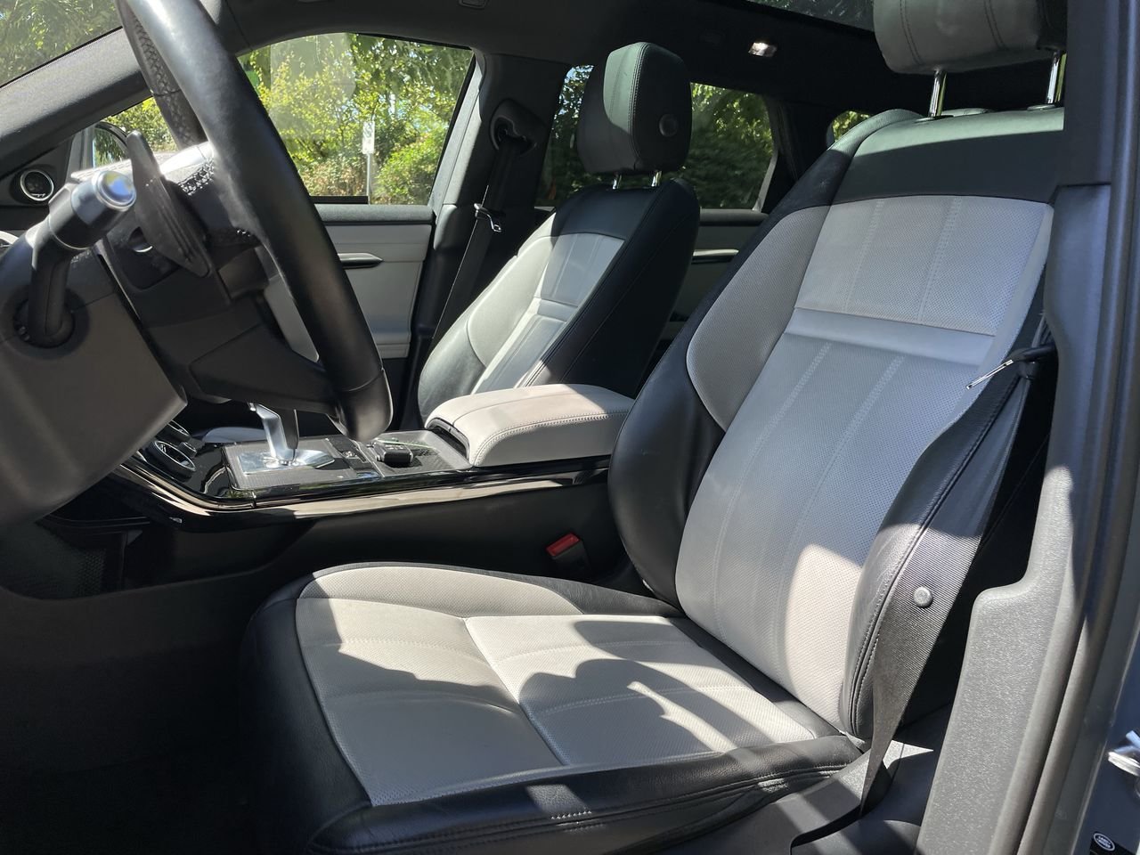 Used 2020 Grey Land Rover P250 First Edition (2) image 19