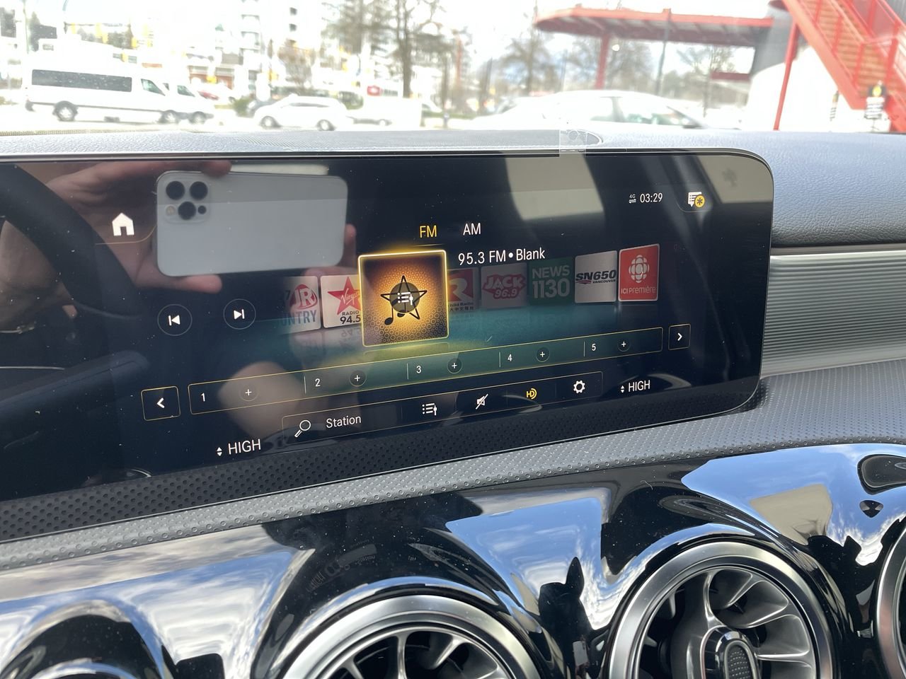 Used 2022 Polar White Mercedes-Benz 4MATIC Hatch image 24