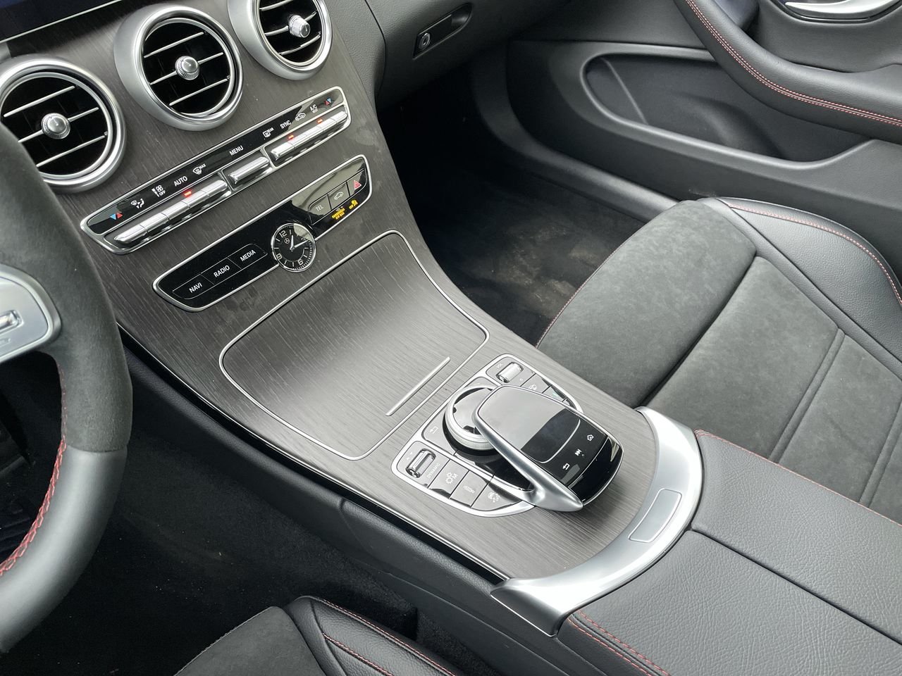 New 2022 Polar White Mercedes-Benz AMG C 43 4MATIC image 31