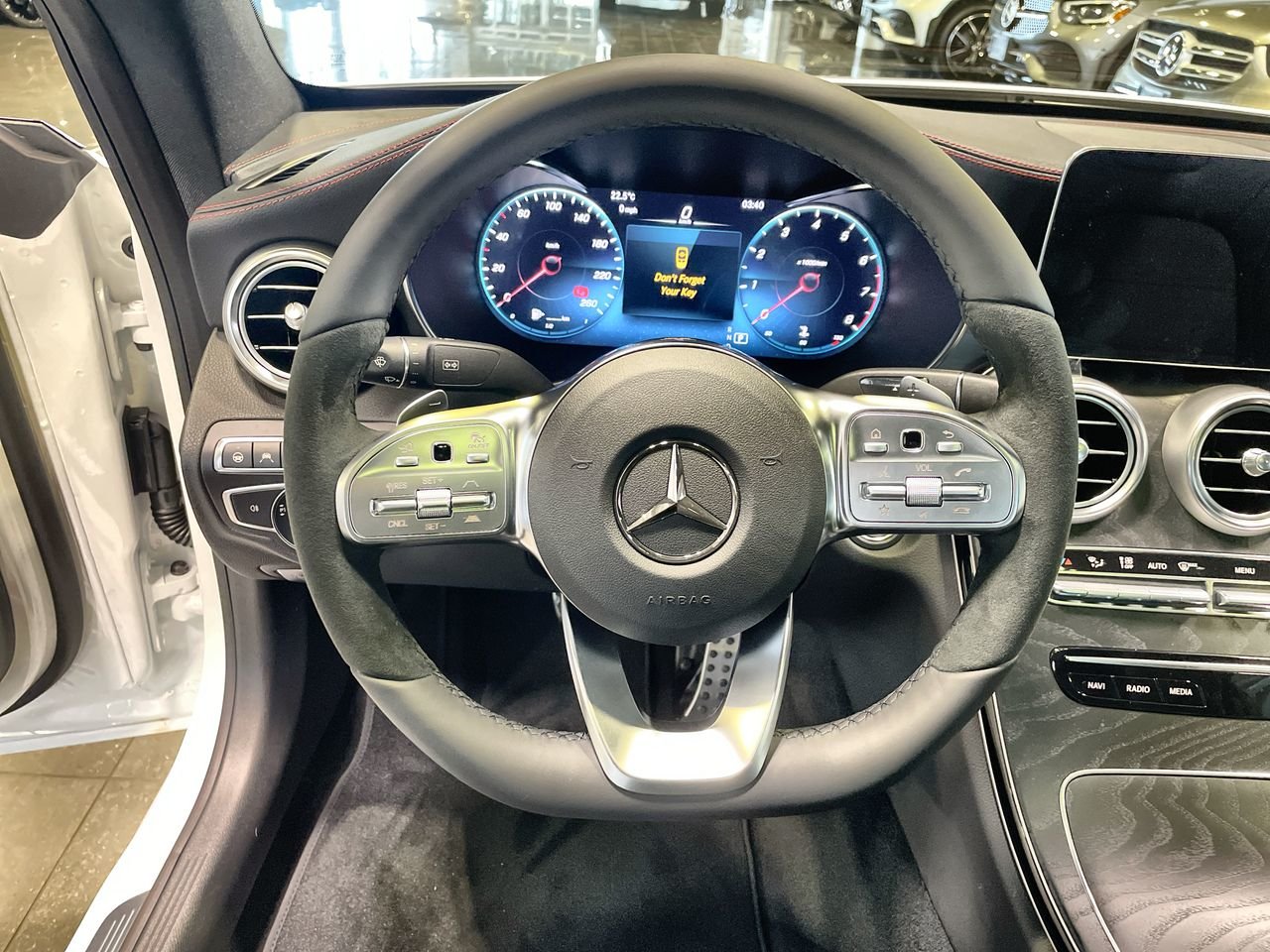 New 2023 Polar White Mercedes-Benz C 300 4MATIC image 23
