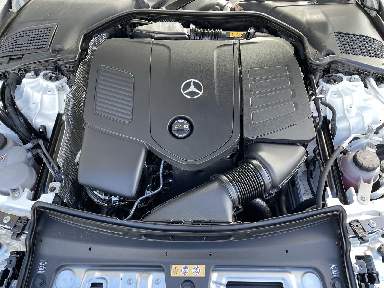 Used 2023 Polar White Mercedes-Benz 4MATIC Sedan image 34