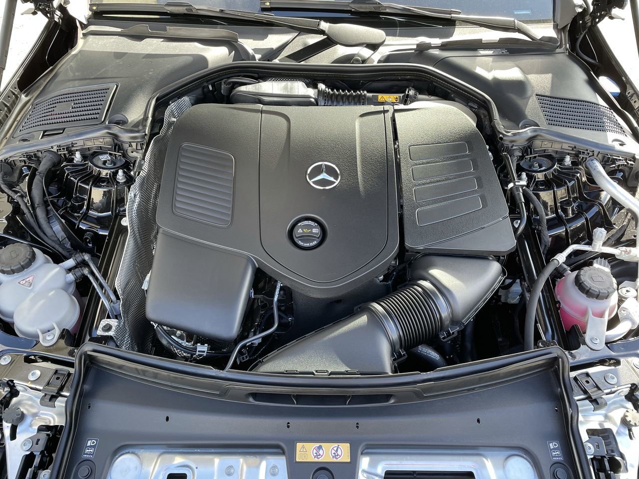 Used 2023 Obsidian Black Metallic Mercedes-Benz 4MATIC Sedan image 34