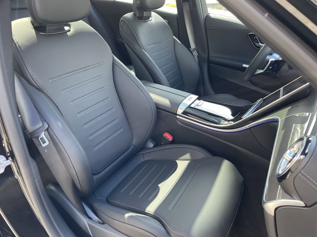 Used 2023 Obsidian Black Metallic Mercedes-Benz 4MATIC Sedan image 33