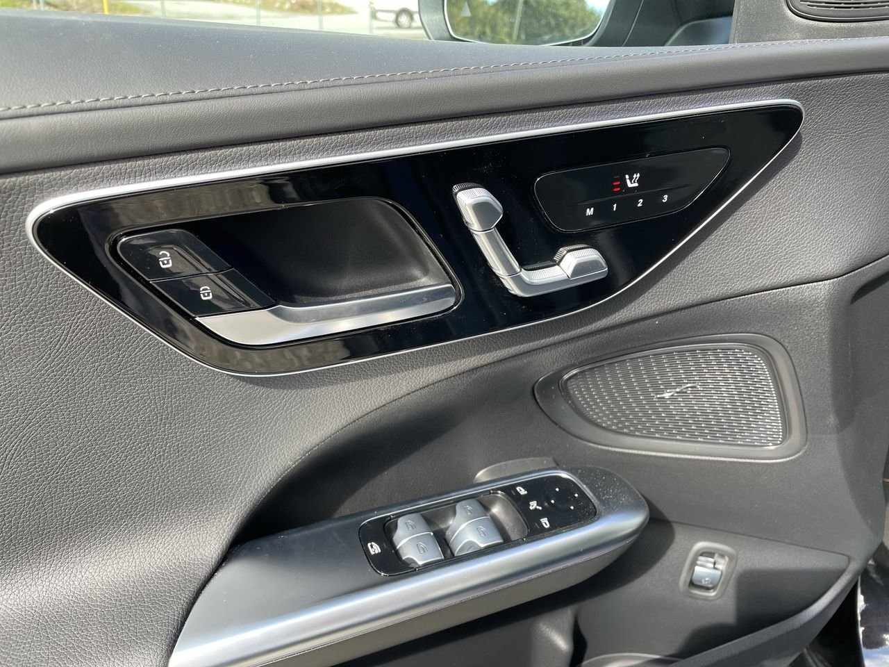 Used 2023 Obsidian Black Metallic Mercedes-Benz 4MATIC Sedan image 21
