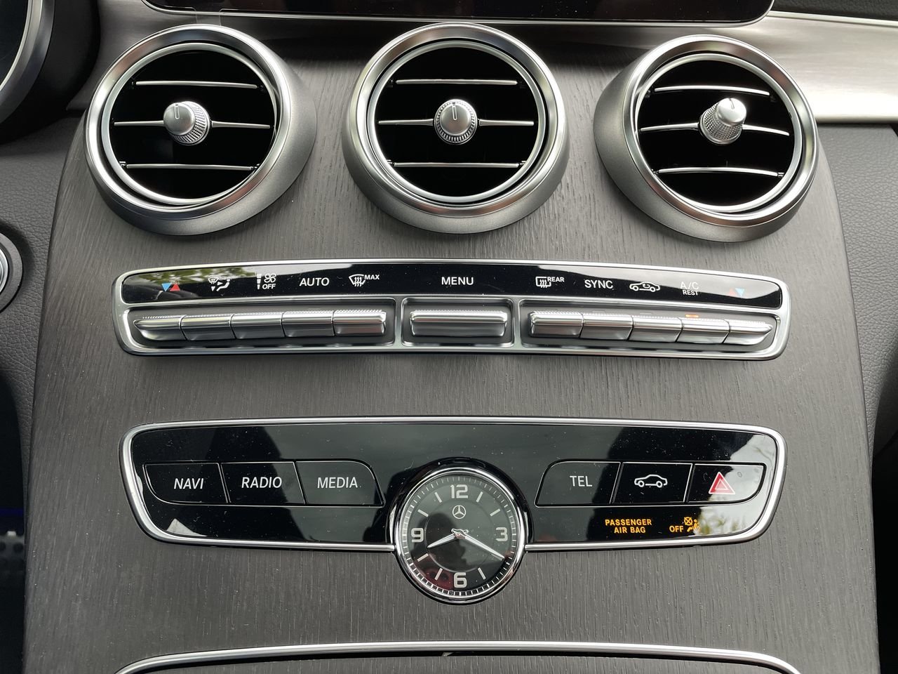 Used 2022 Obsidian Black Met Mercedes-Benz 4MATIC Coupe image 27