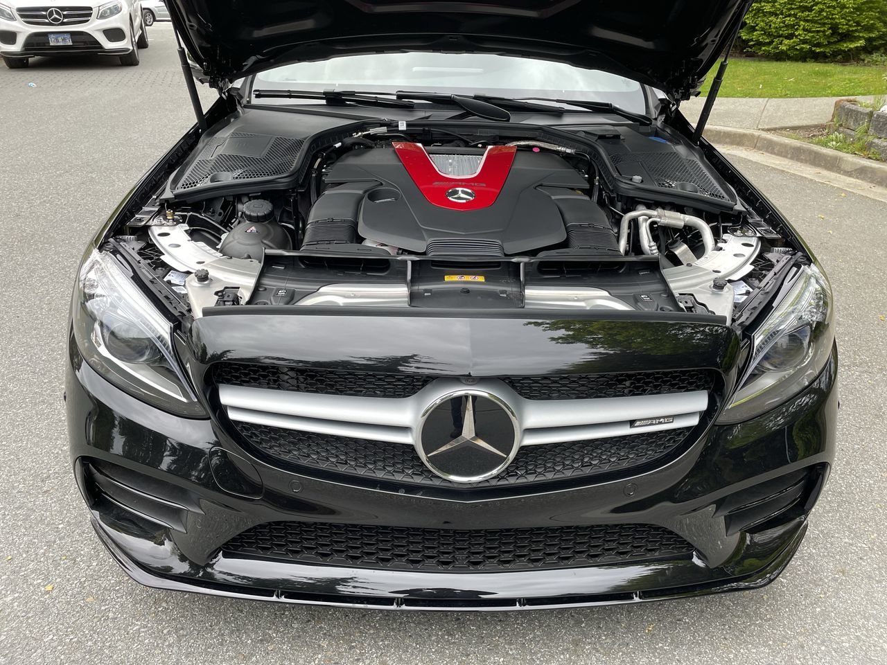 Used 2022 Obsidian Black Met Mercedes-Benz 4MATIC Coupe image 34