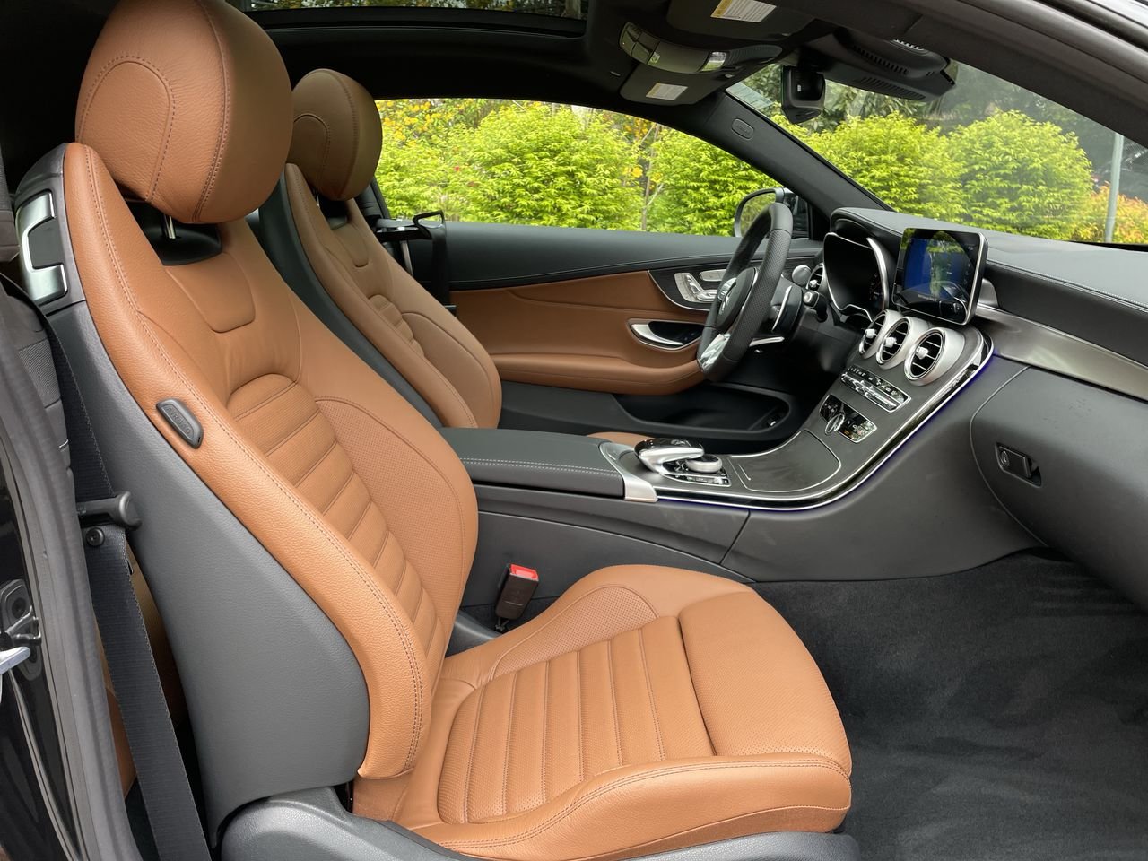 Used 2022 Obsidian Black Met Mercedes-Benz 4MATIC Coupe image 33