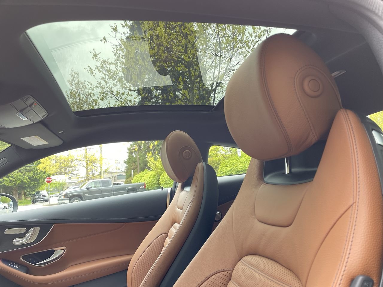 Used 2022 Obsidian Black Met Mercedes-Benz 4MATIC Coupe image 30