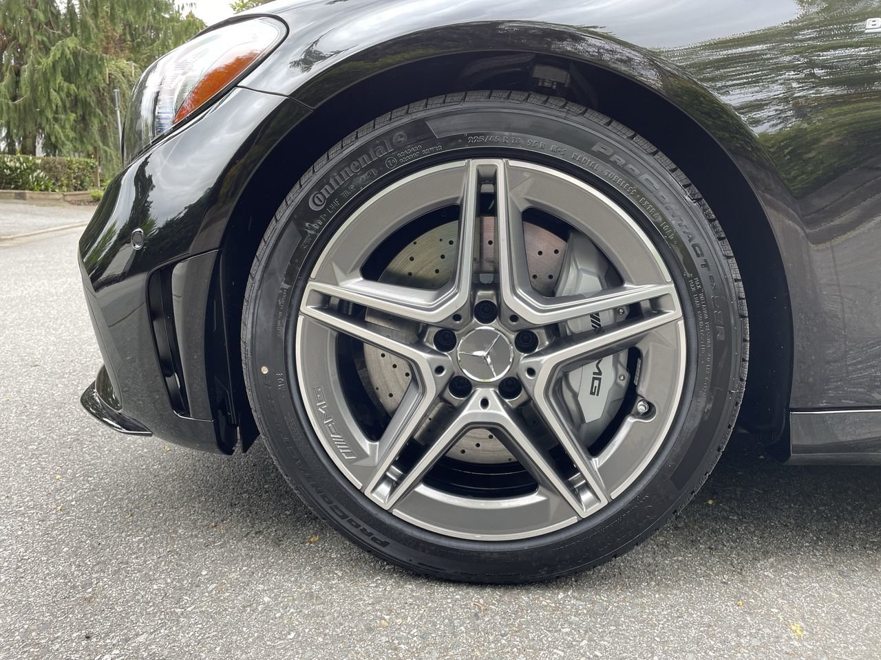 Used 2022 Obsidian Black Met Mercedes-Benz 4MATIC Coupe image 18