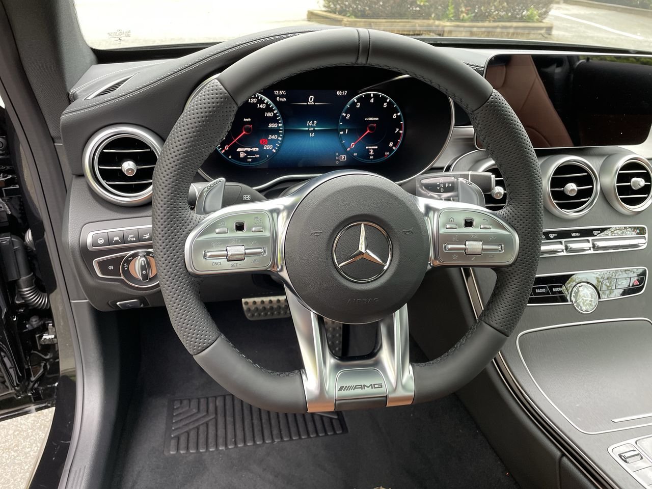 Used 2022 Obsidian Black Met Mercedes-Benz 4MATIC Coupe image 22