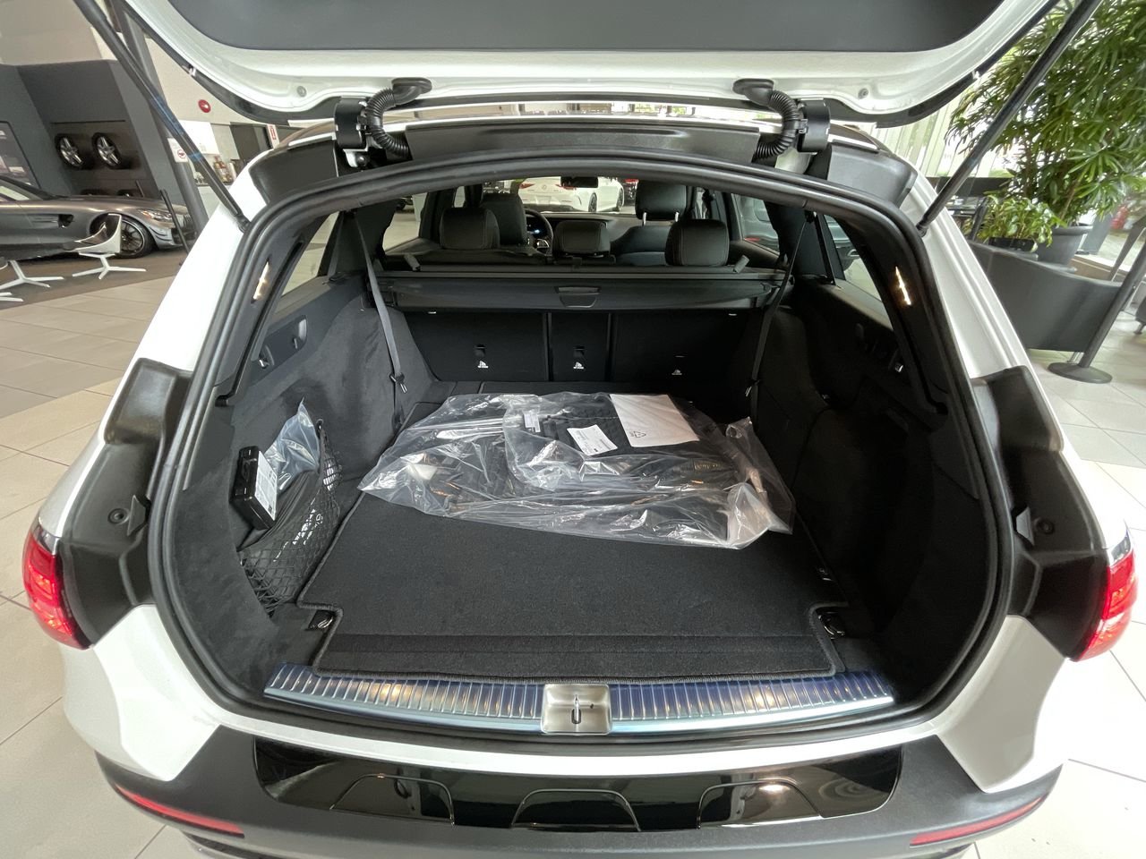 New 2022 Polar White Mercedes-Benz E 450 4MATIC image 32