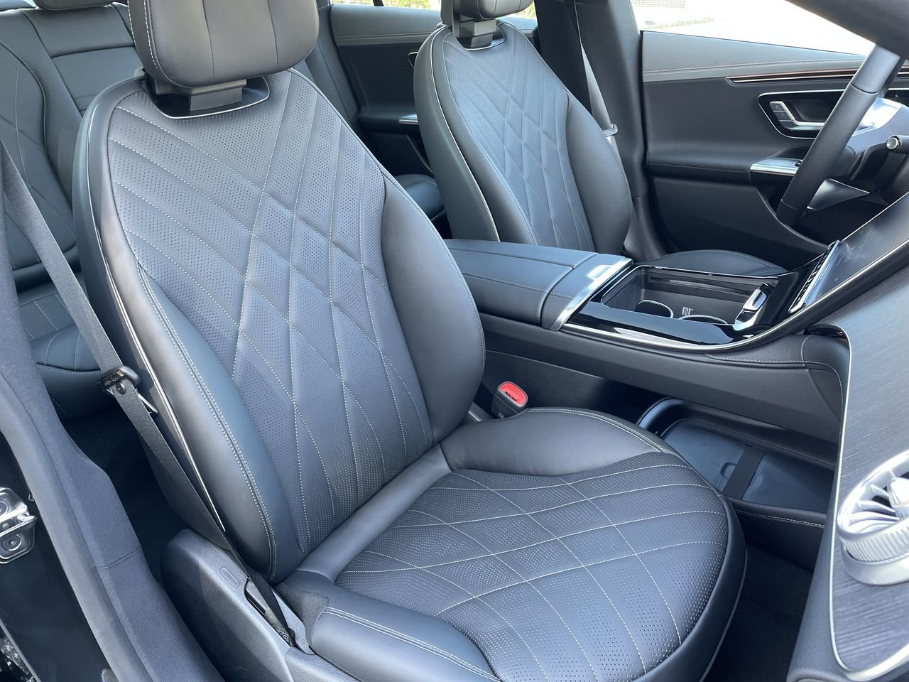Used 2023 Obsidian Black Mercedes-Benz 500 4MATIC Sedan image 33
