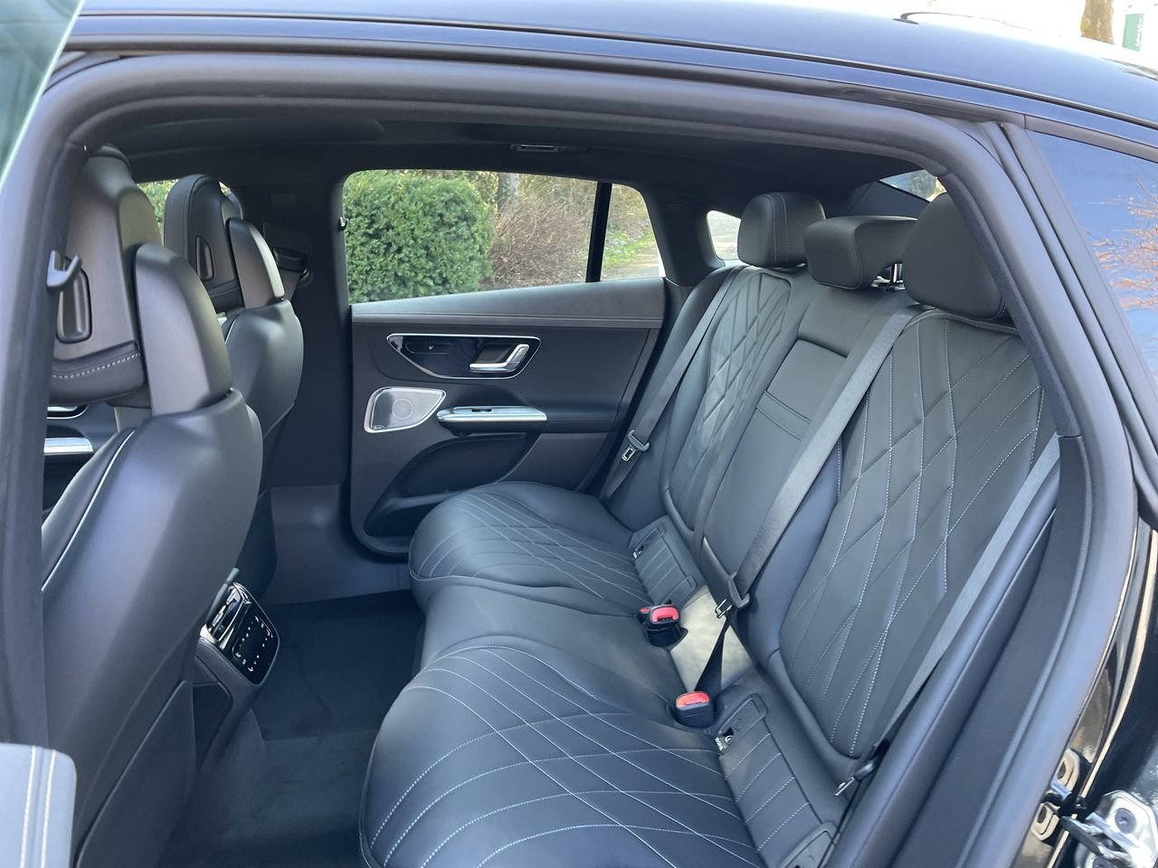 Used 2023 Obsidian Black Mercedes-Benz 500 4MATIC Sedan image 31