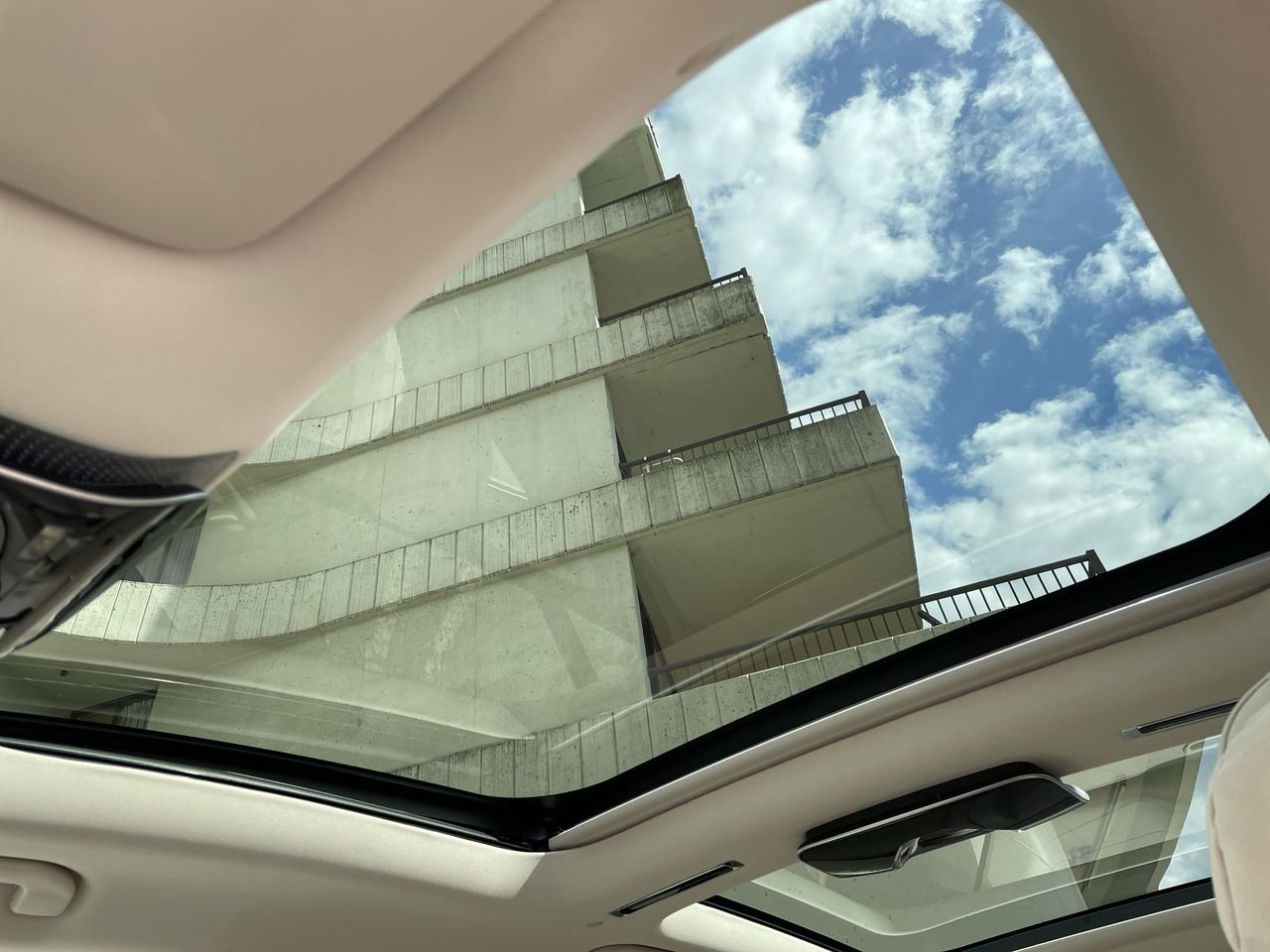 New 2023 MANUFAKTUR Diamond White Metallic Mercedes-Benz EQS 580 4MATIC image 30