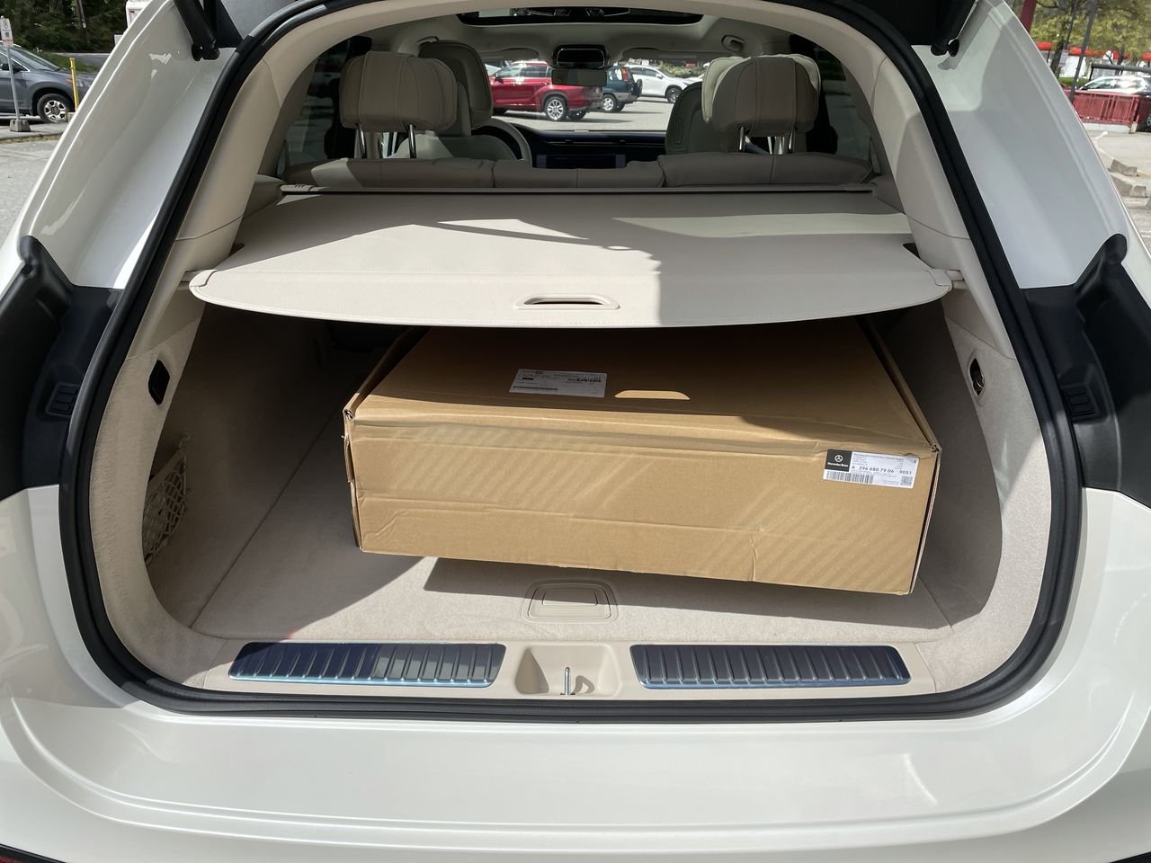 New 2023 MANUFAKTUR Diamond White Metallic Mercedes-Benz EQS 580 4MATIC image 32