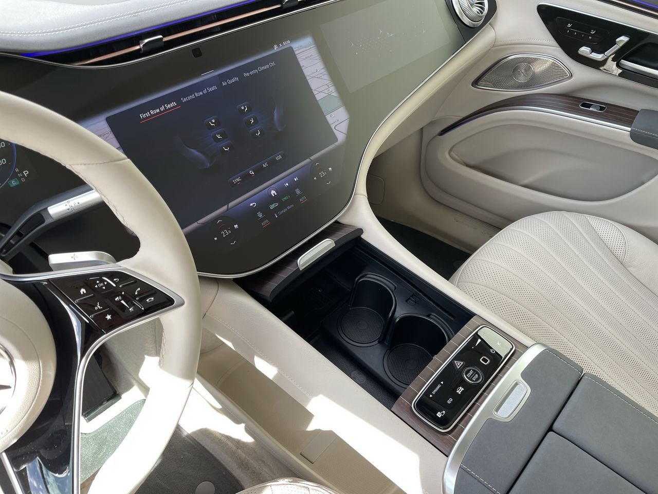 New 2023 MANUFAKTUR Diamond White Metallic Mercedes-Benz EQS 580 4MATIC image 29