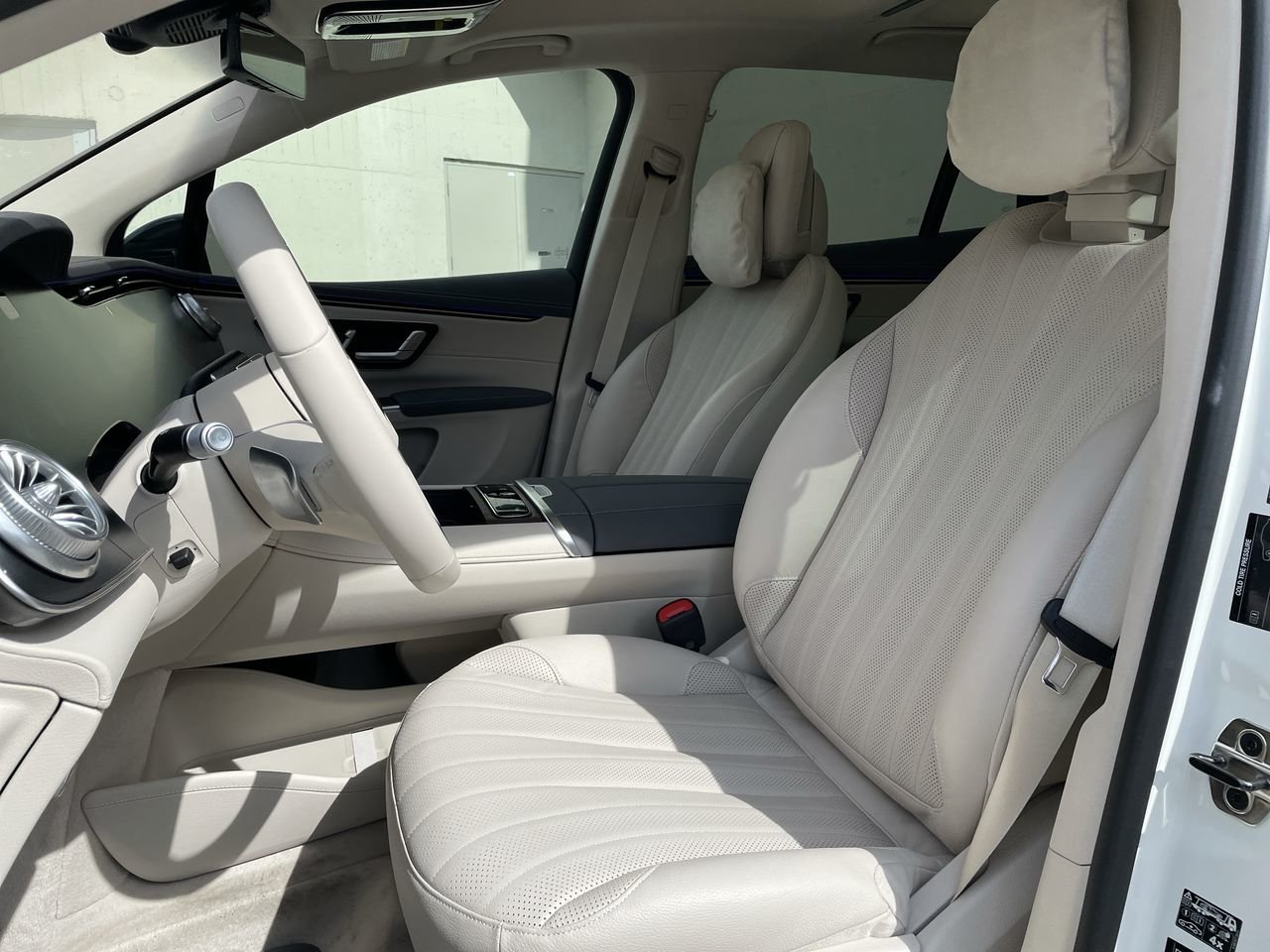 New 2023 MANUFAKTUR Diamond White Metallic Mercedes-Benz EQS 580 4MATIC image 19