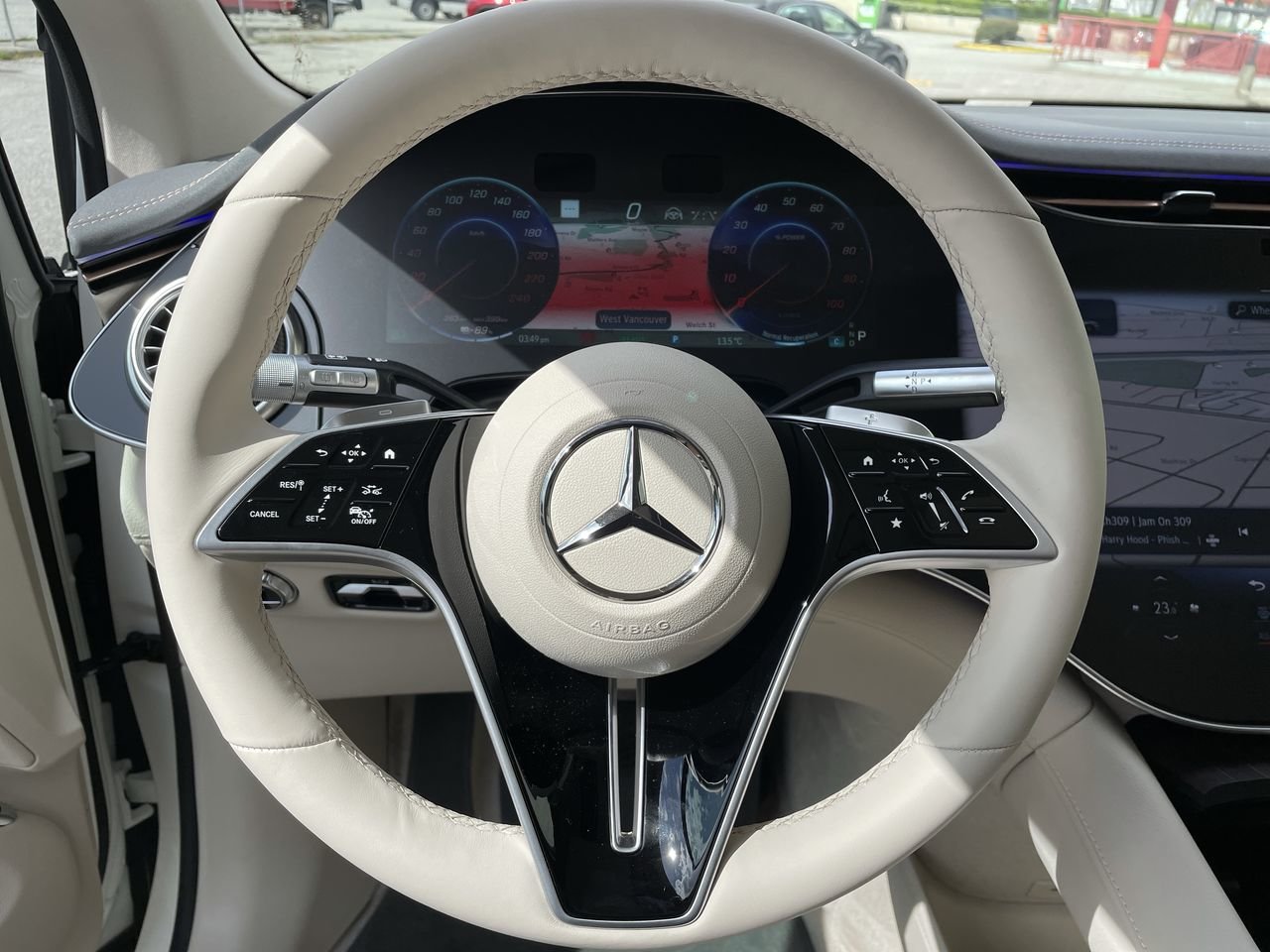 New 2023 MANUFAKTUR Diamond White Metallic Mercedes-Benz EQS 580 4MATIC image 22