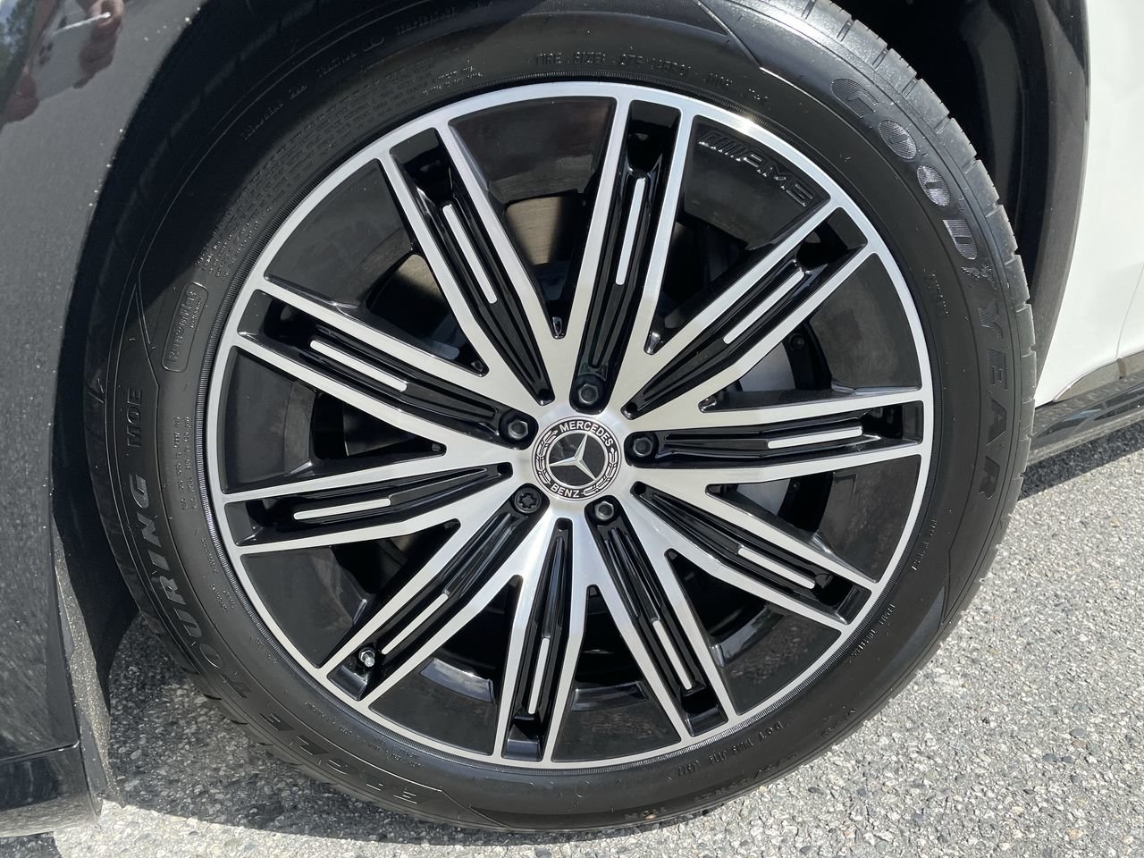 New 2023 MANUFAKTUR Diamond White Metallic Mercedes-Benz EQS 580 4MATIC image 18