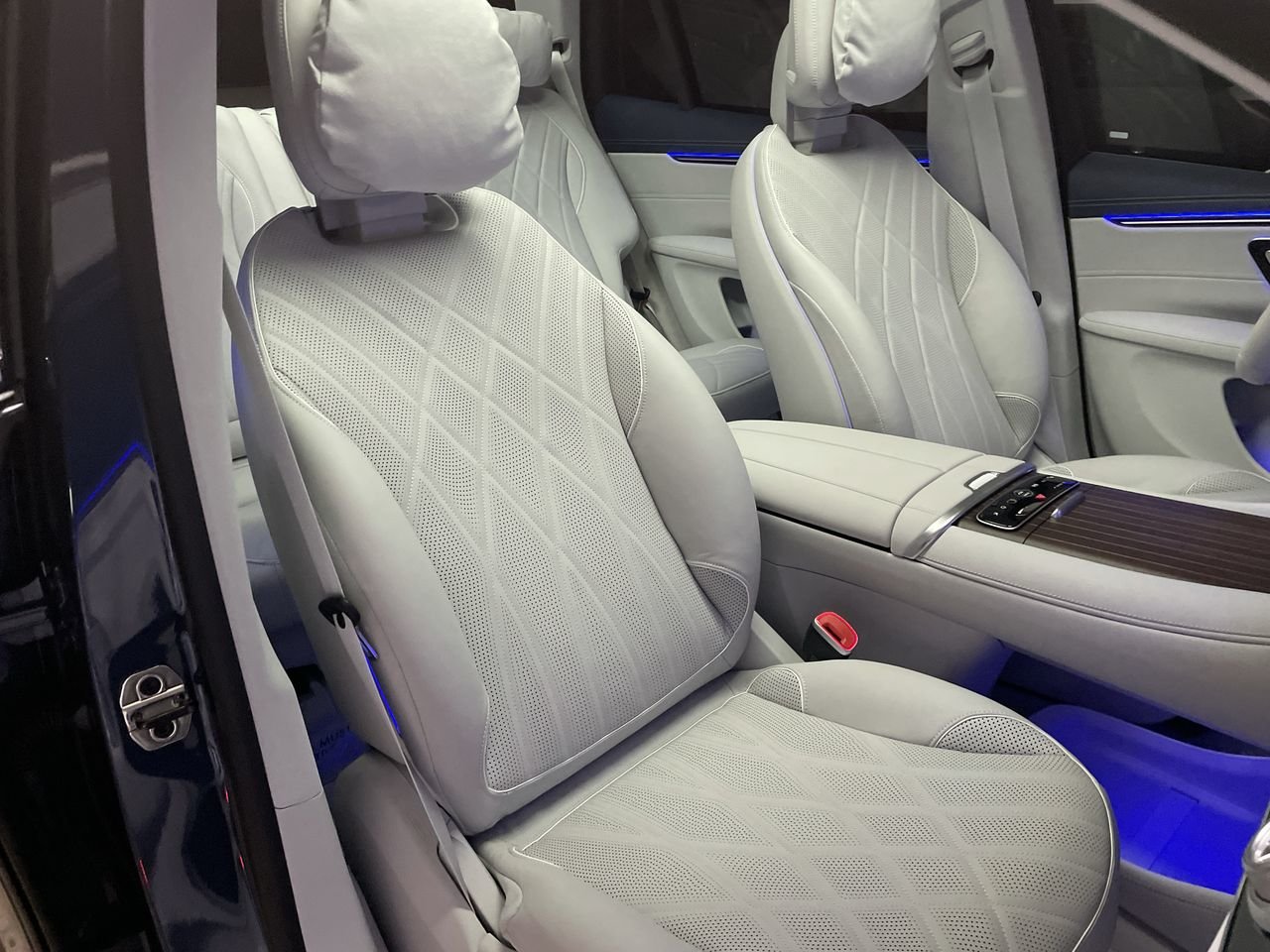 New 2023 Sodalite Blue Metallic Mercedes-Benz EQS 580 4MATIC image 32