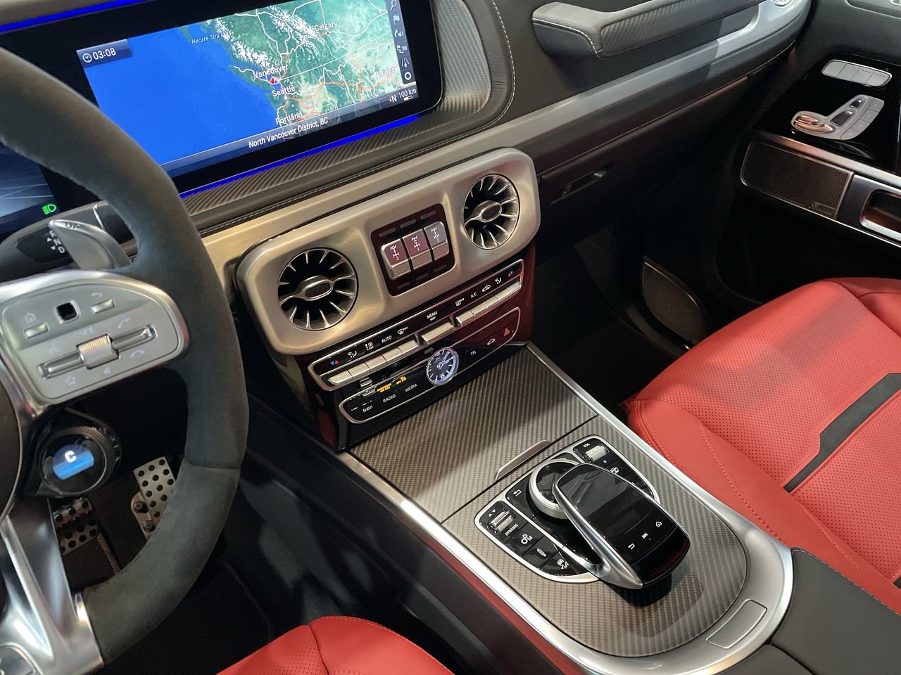 New 2022 G manufaktur Opalite White metallic Mercedes-Benz AMG G 63 image 30