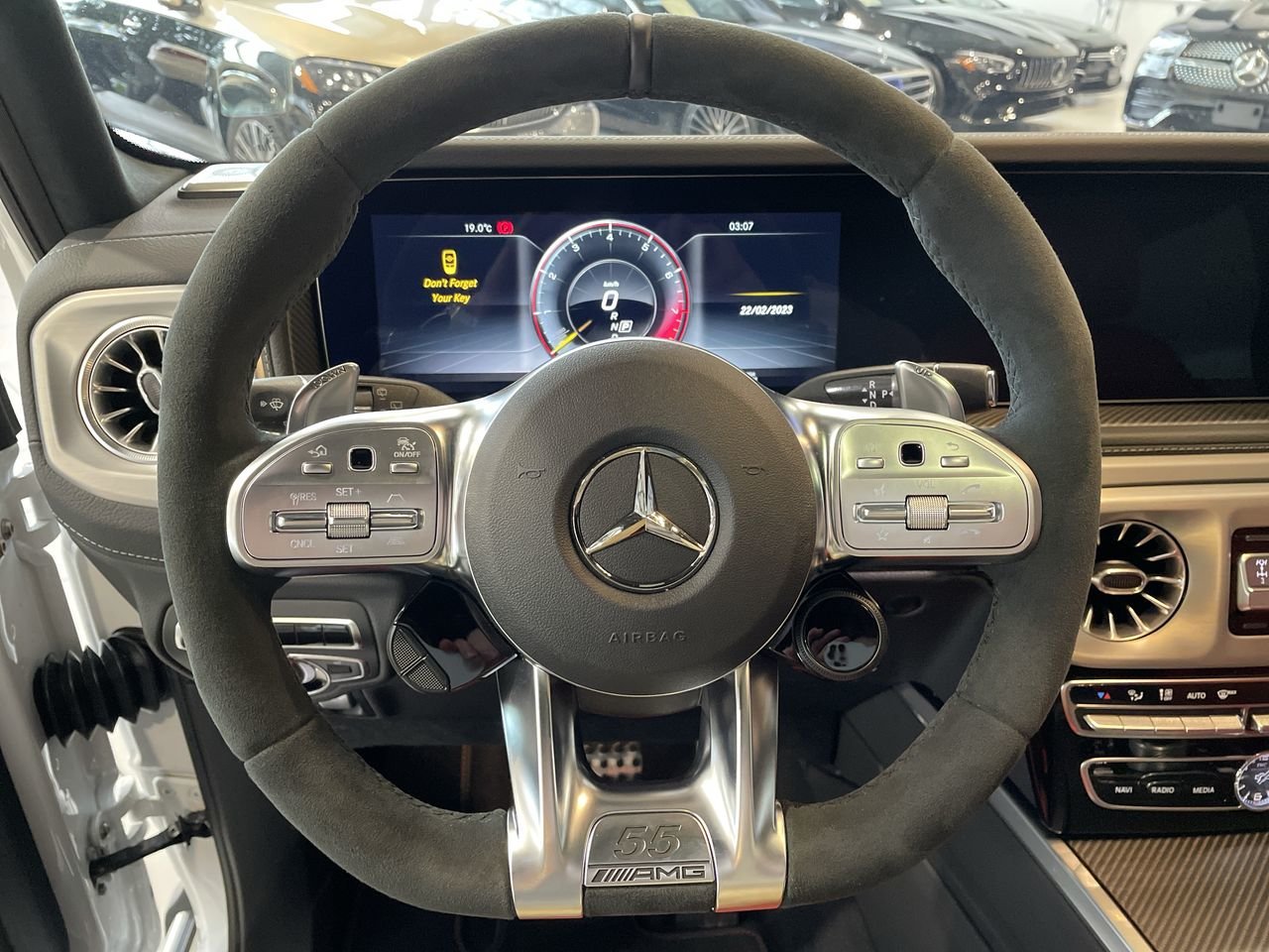 New 2022 G manufaktur Opalite White metallic Mercedes-Benz AMG G 63 image 23