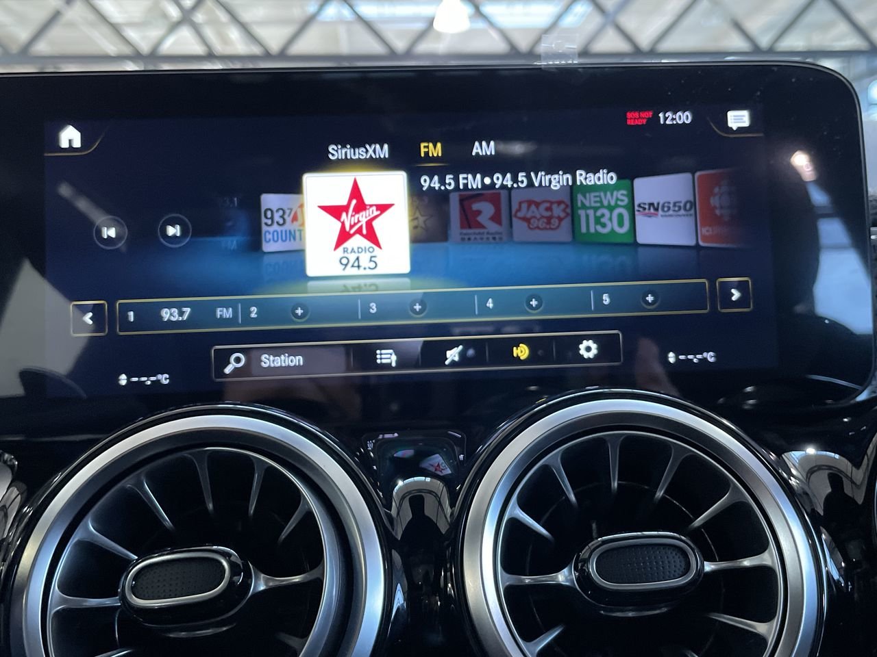 Used 2022 Polar White Mercedes-Benz 4MATIC SUV image 24
