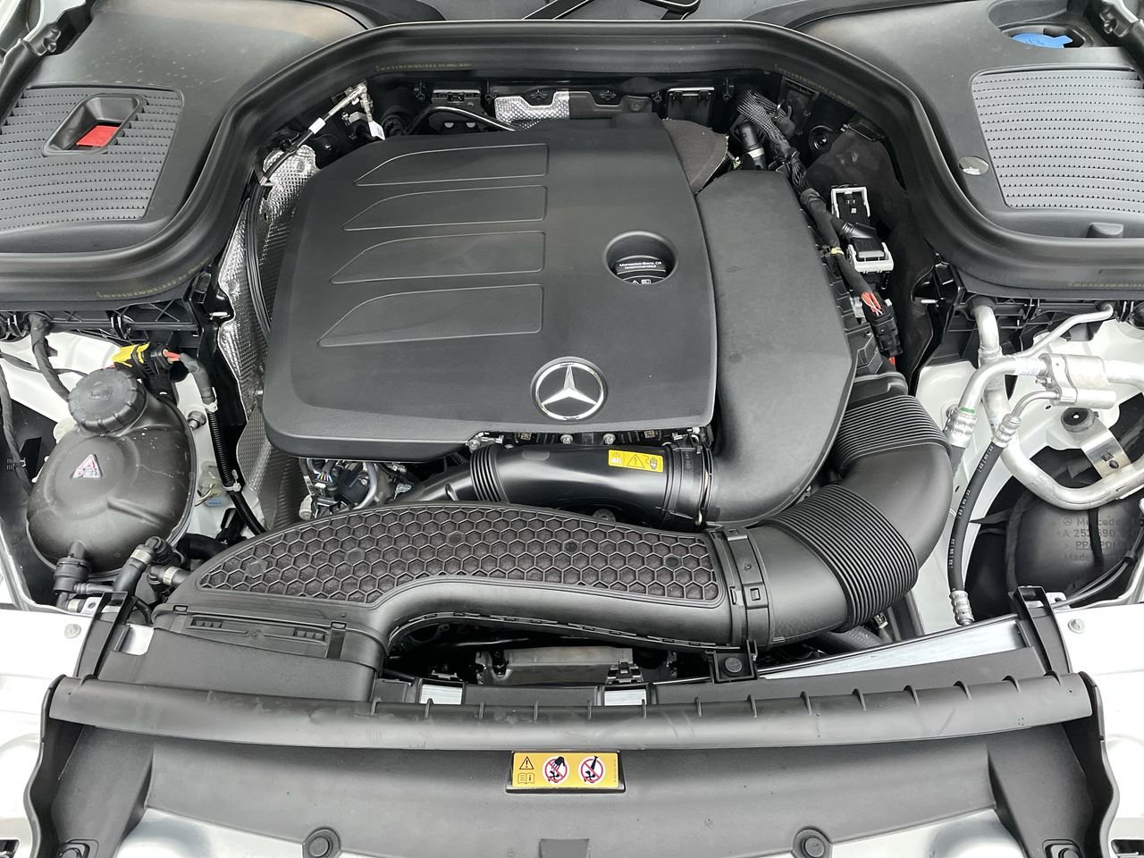 New 2023 Polar White Mercedes-Benz 300 4MATIC image 19