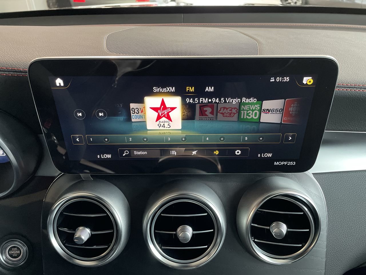 Used 2022 Obsidian Black Met Mercedes-Benz 4MATIC SUV image 24