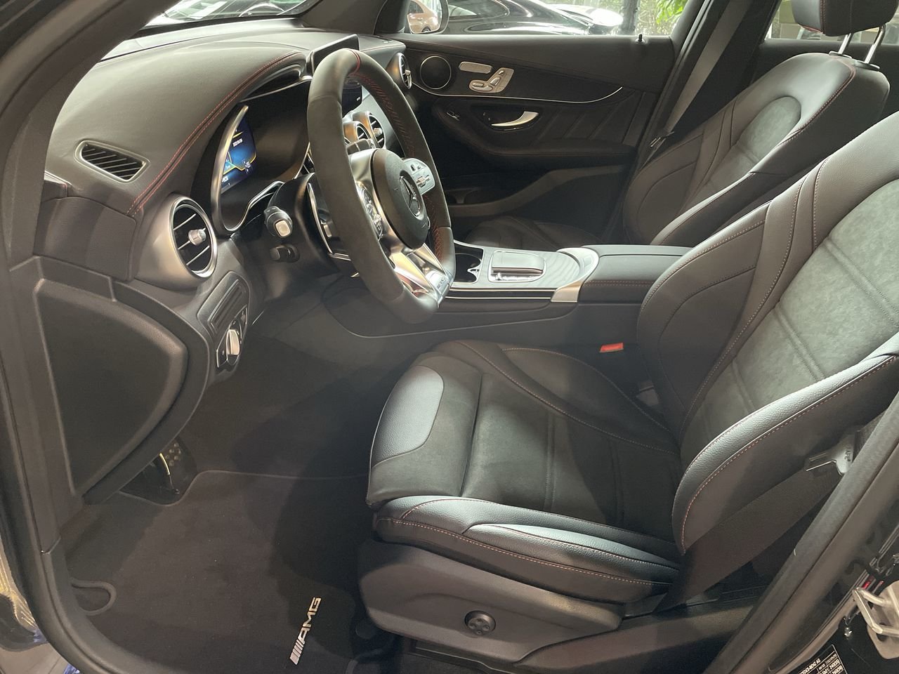 Used 2022 Obsidian Black Met Mercedes-Benz 4MATIC SUV image 19