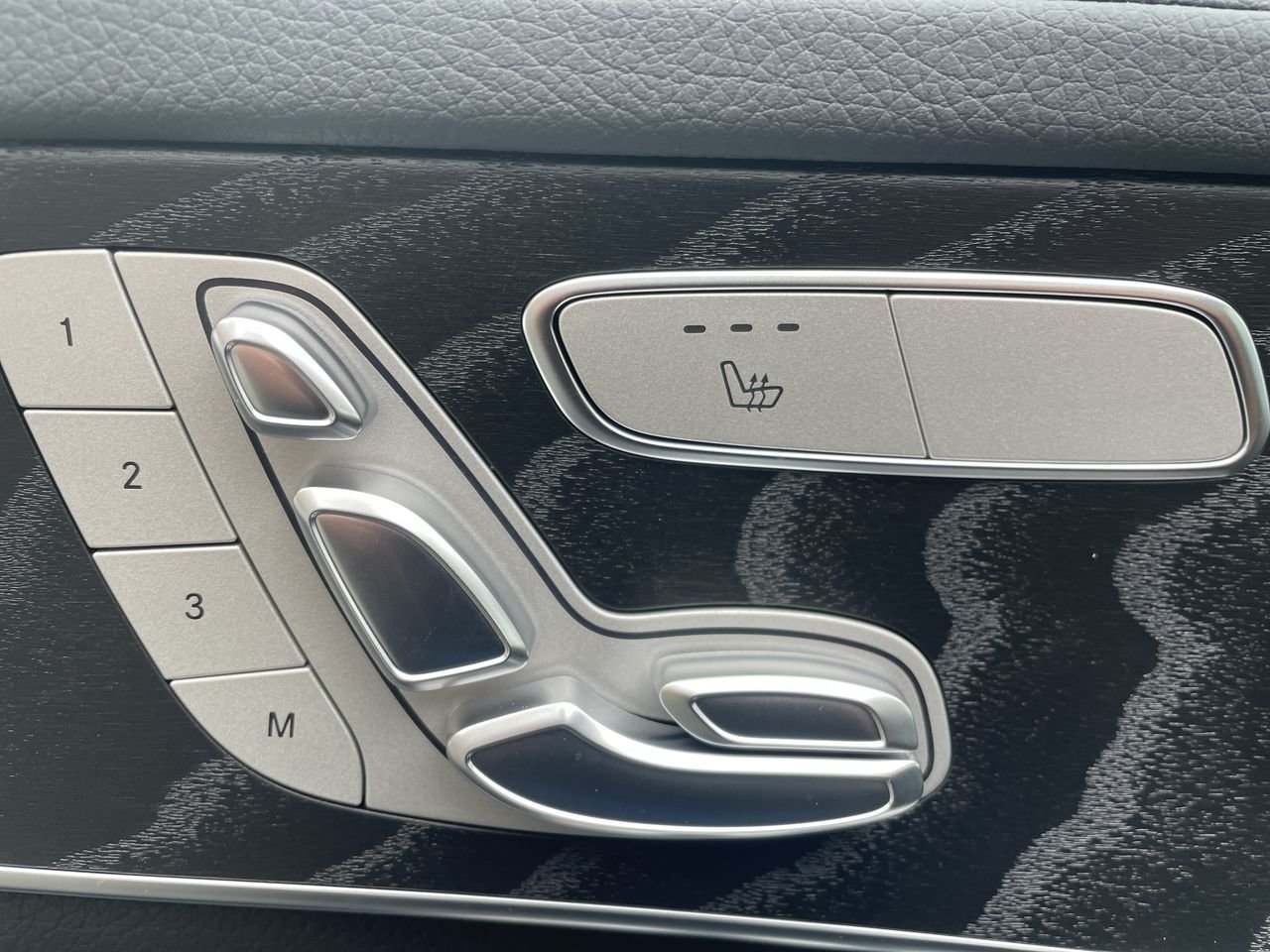 Used 2022 Spectral Blue Met Mercedes-Benz 4MATIC SUV image 20