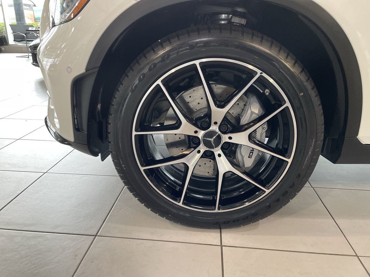 Used 2022 Polar White Mercedes-Benz 4MATIC SUV image 18